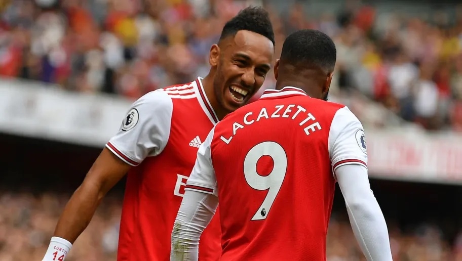 Arsenal 19/20 printing and badges Arsenal 19/20 home kits